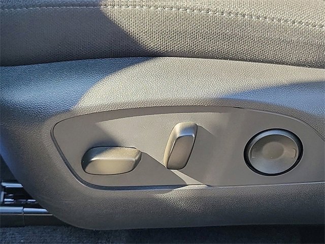 Used 2025 GMC Acadia Elevation image 17