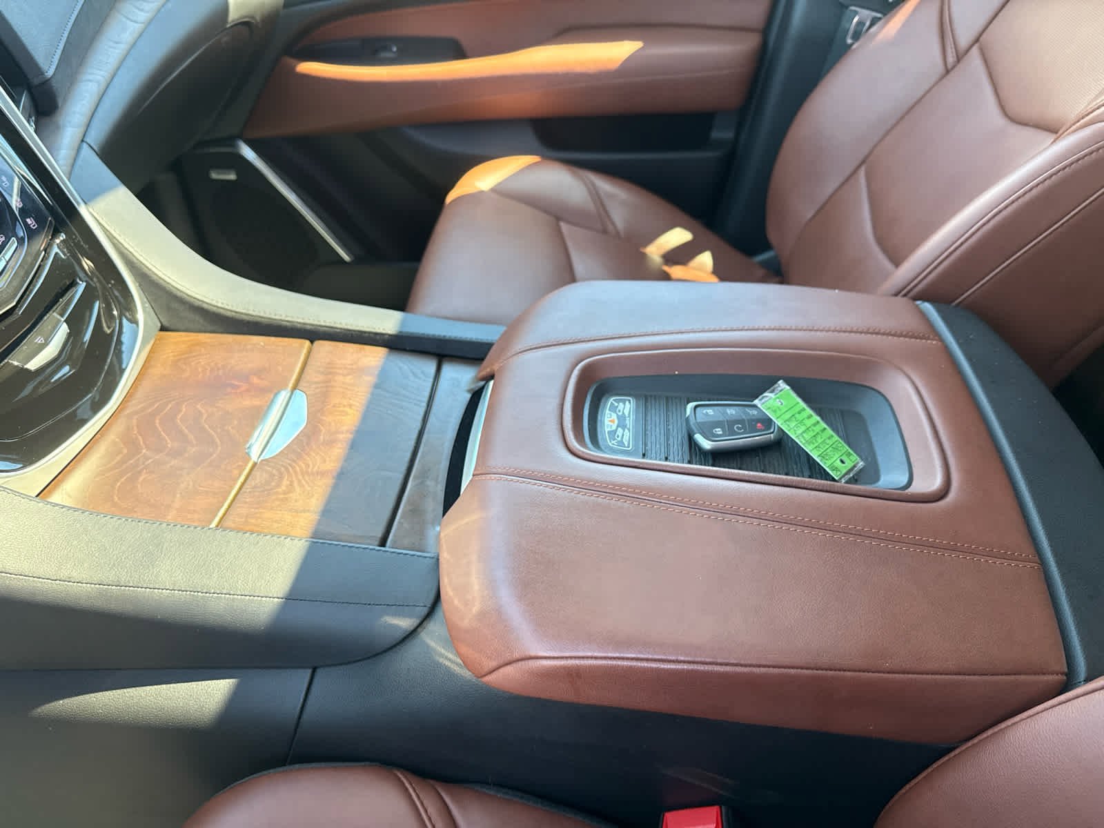 Used 2020 Cadillac Escalade Luxury AWD/4WD image 21