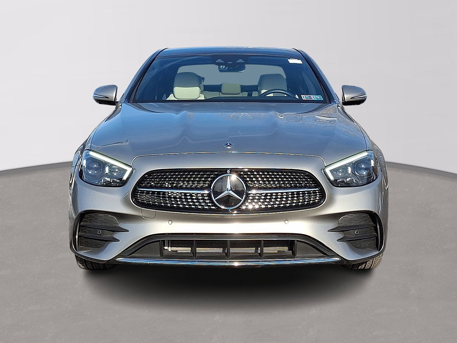 Used 2023 Mercedes-Benz E 350 4MATIC Sedan image 2