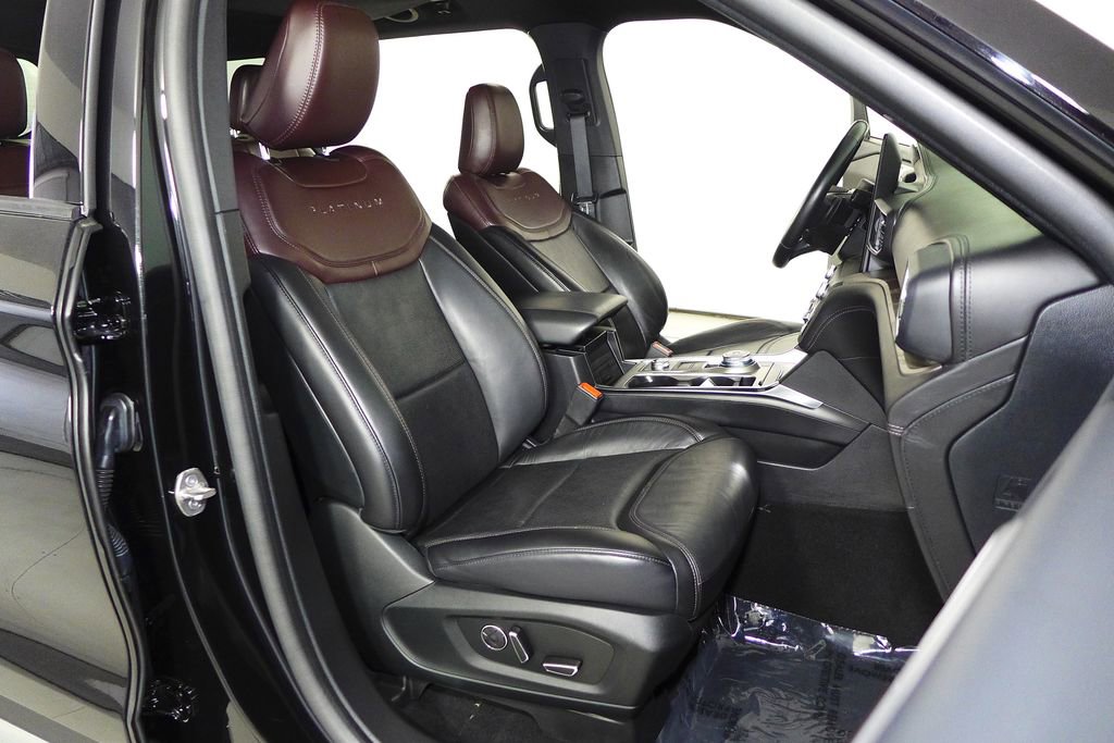 Used 2020 Ford Explorer Platinum w/ Premium Technology Package AWD/4WD image 20