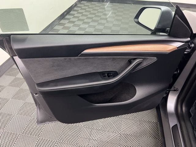 Used 2025 Tesla Model Y Long Range AWD/4WD image 9