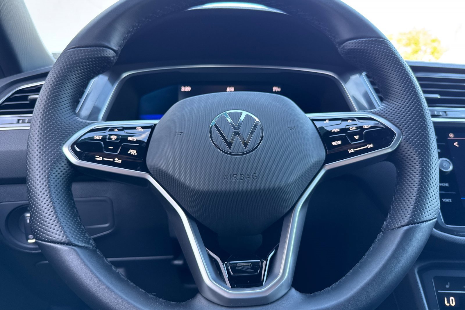 Used 2023 Volkswagen Tiguan SE R-Line image 24