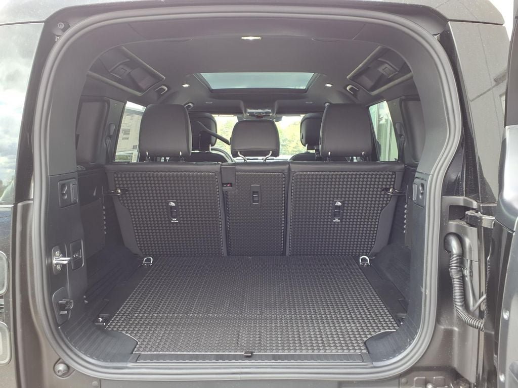 New 2026 Land Rover Defender 110 X-Dynamic SE AWD/4WD image 26