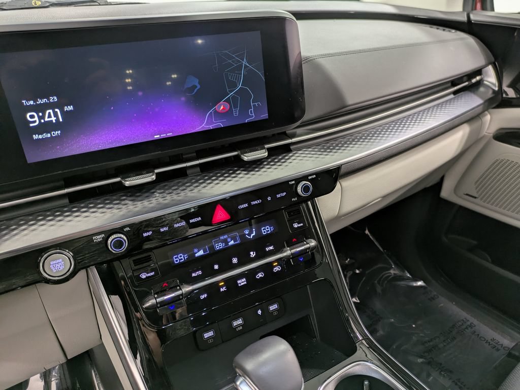 Certified 2024 Kia Carnival SX Prestige FWD image 11