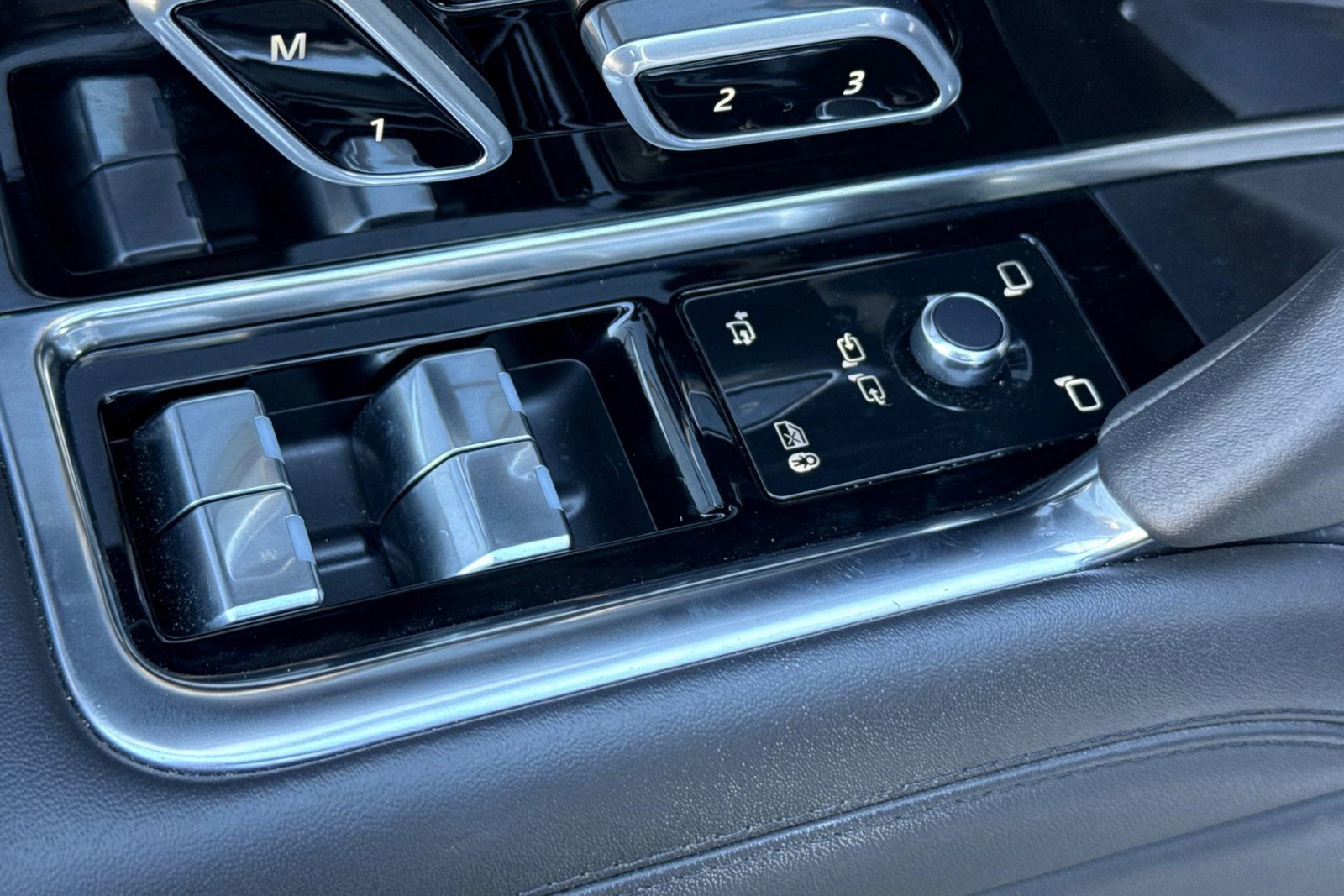 Certified 2023 Land Rover Range Rover SE image 15