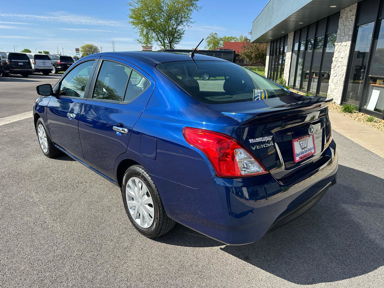 Used 2019 Nissan Versa SV FWD image 5