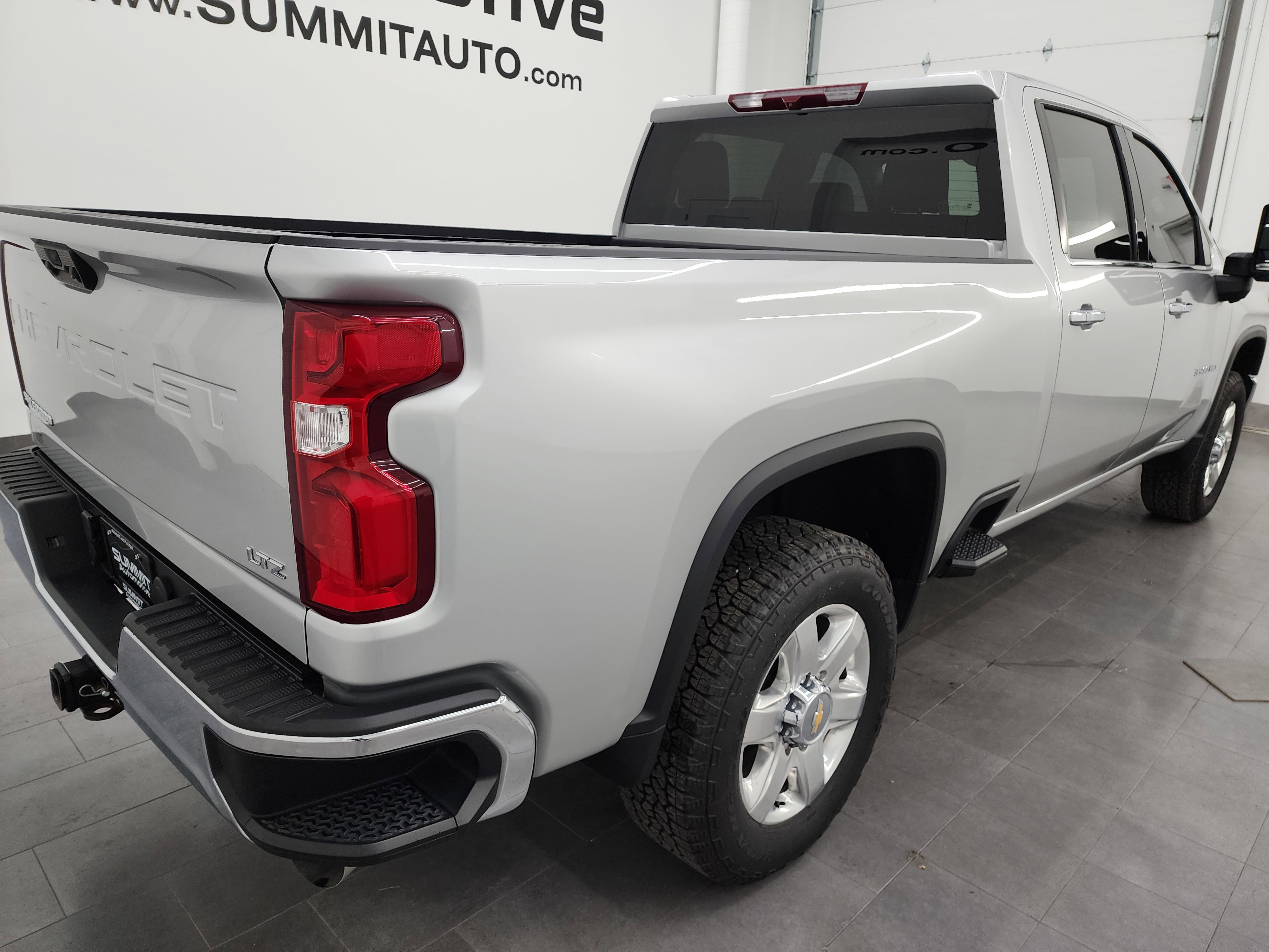 Used 2023 Chevrolet Silverado 3500 LTZ w/ Gooseneck/5TH Wheel Package AWD/4WD image 4