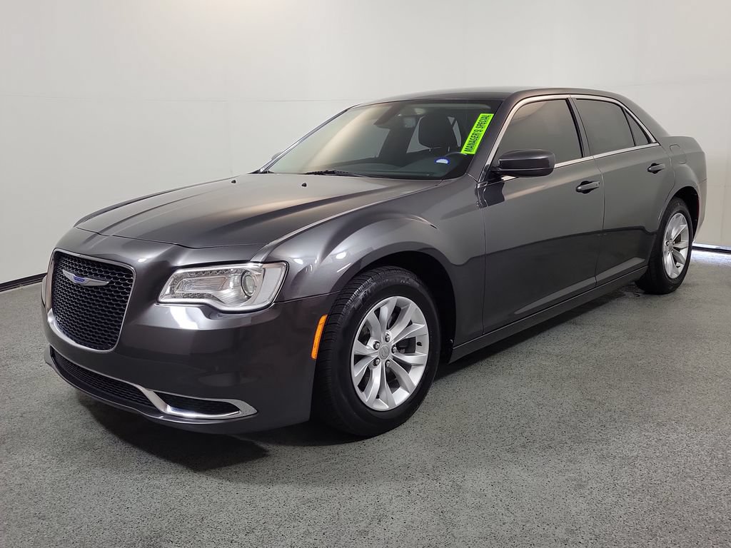 Used 2018 Chrysler 300 Touring RWD image 3
