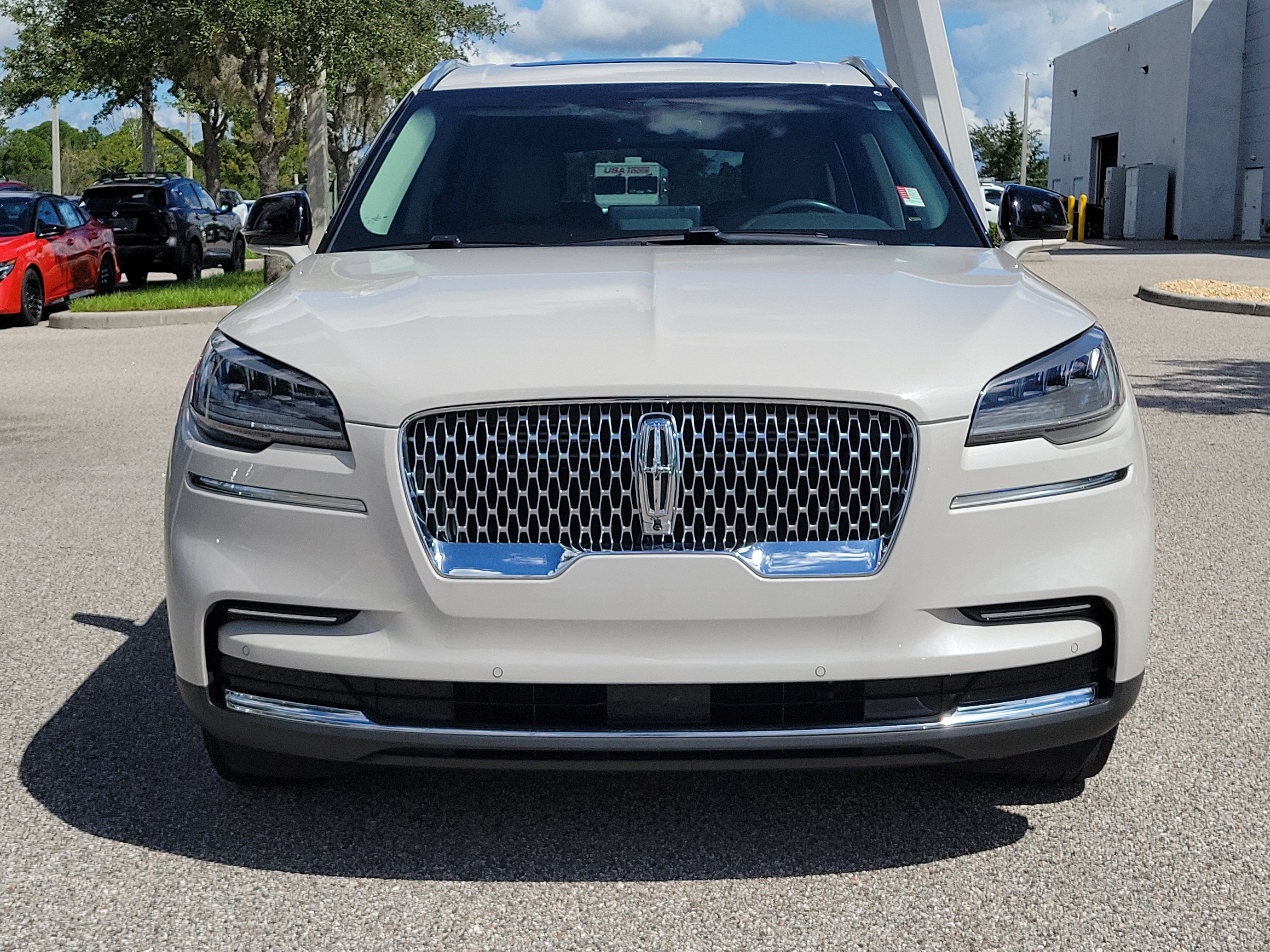 Used 2023 Lincoln Aviator Reserve w/ Elements Package Plus RWD image 2