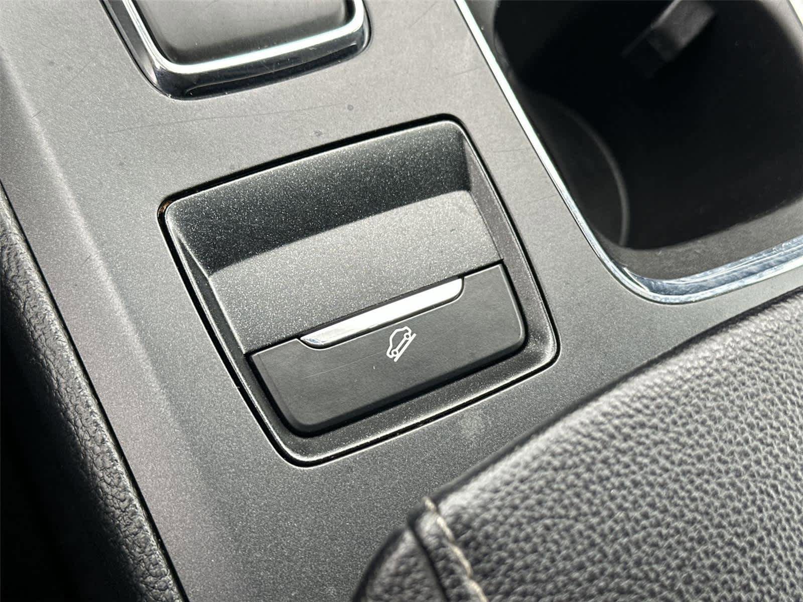 Used 2020 Ford Fusion SE FWD image 37
