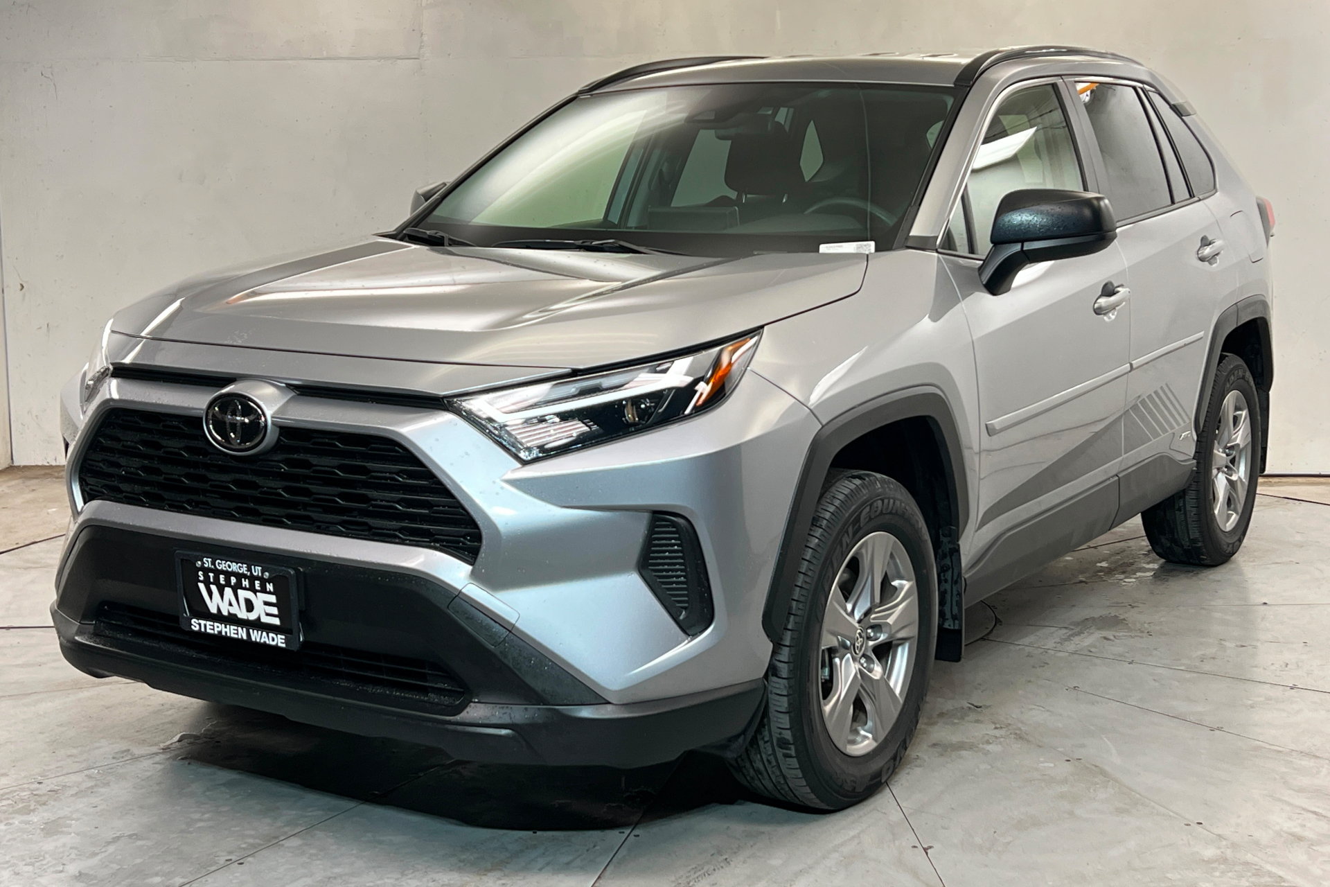 Used 2025 Toyota RAV4 LE AWD/4WD image 1