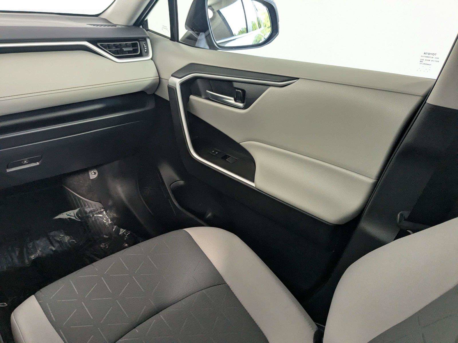 Certified 2025 Toyota RAV4 XLE w/ Convenience Package FWD image 41