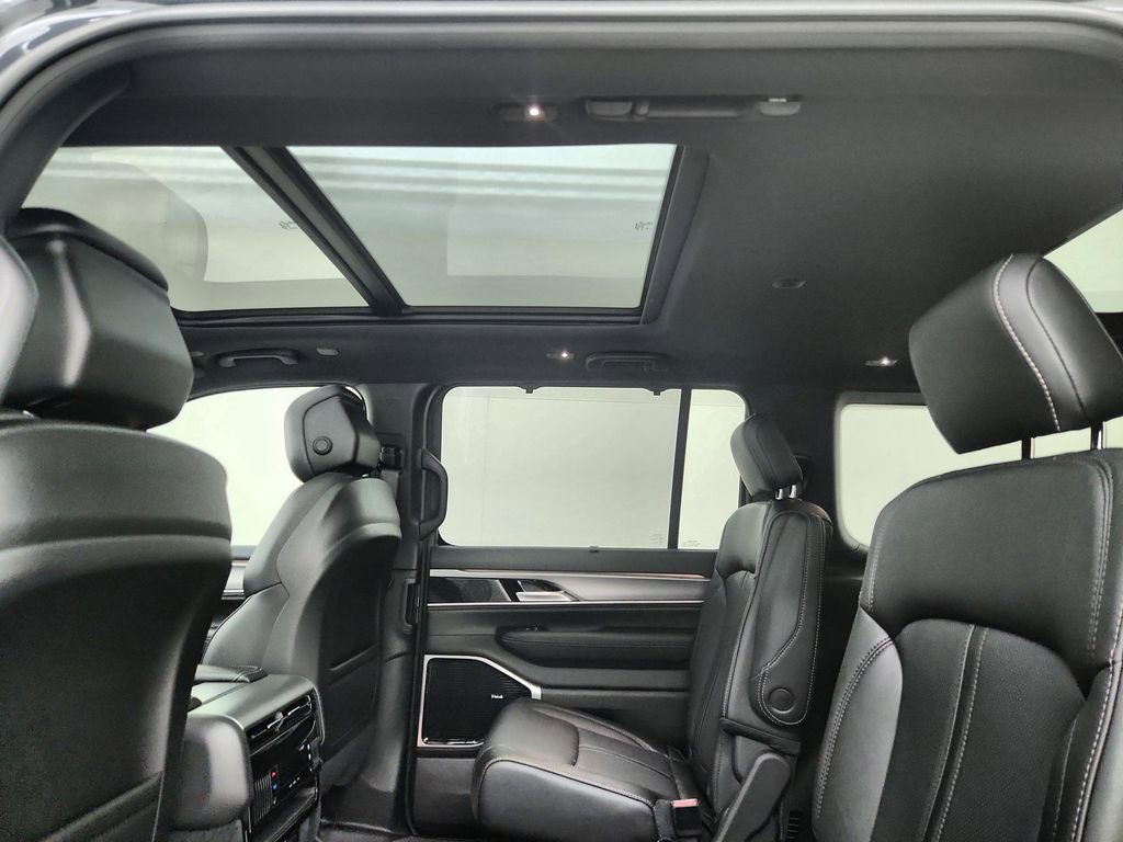 New 2025 Jeep Wagoneer Series III w/ Quick Order Package 25C Super image 31