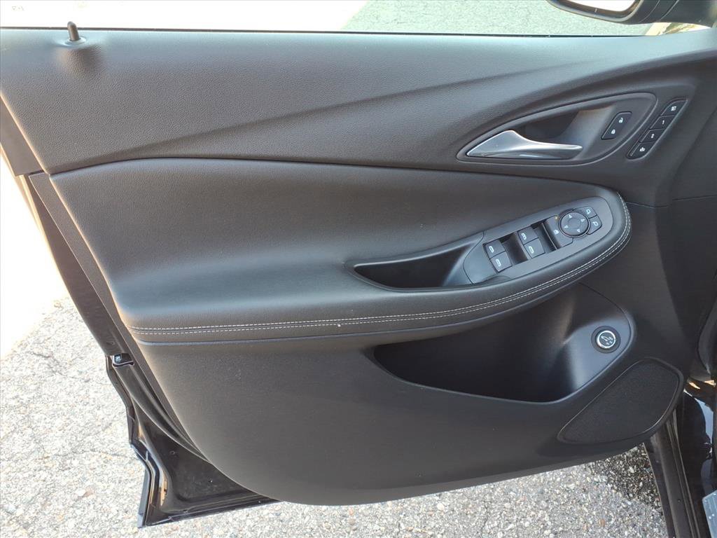 Certified 2022 Buick Encore GX Essence image 12