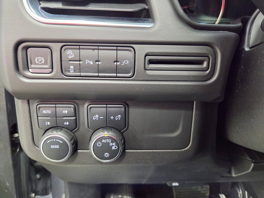 Used 2021 Chevrolet Suburban Z71 AWD/4WD image 29