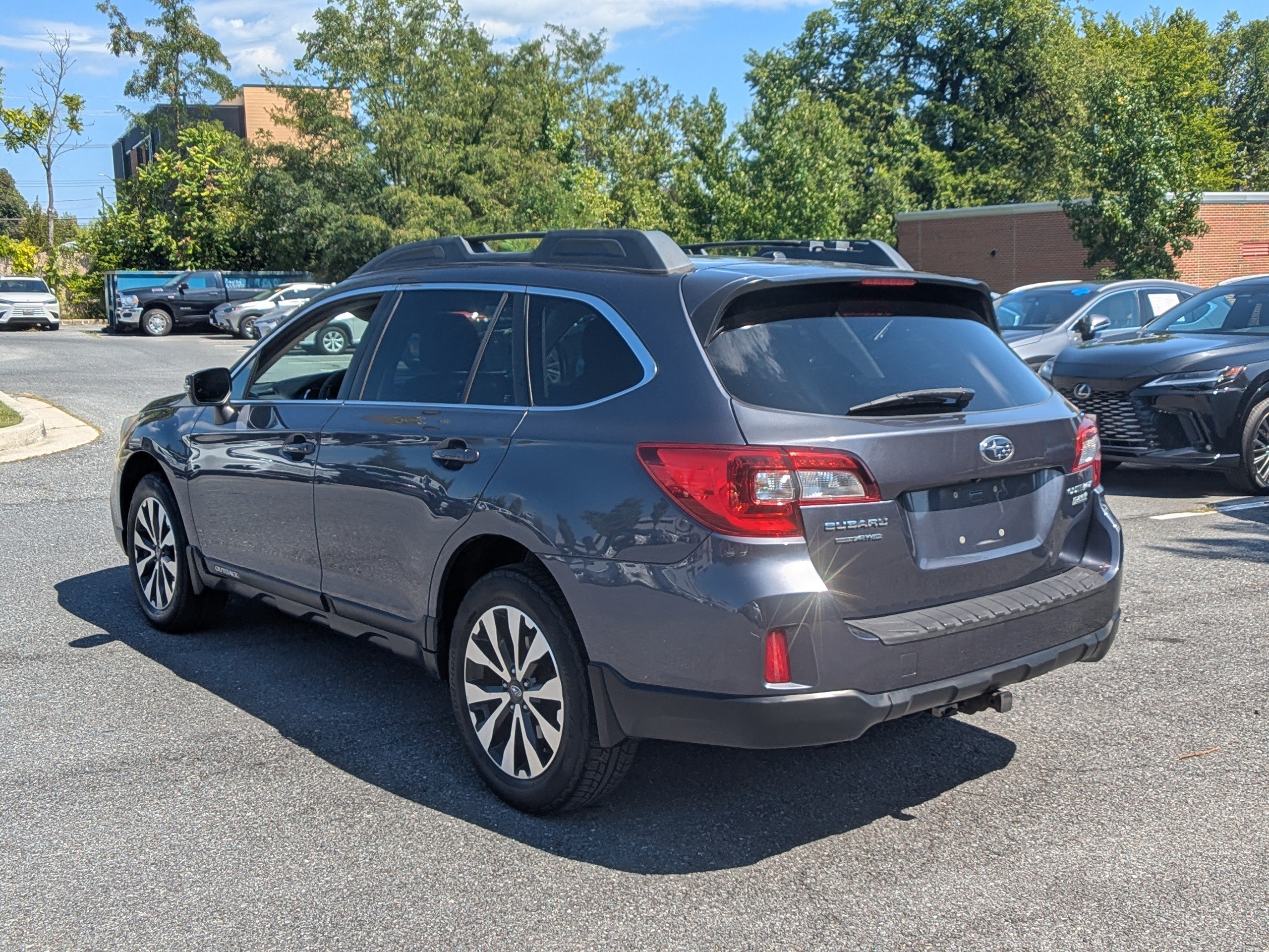 Used 2015 Subaru Outback 2.5i Limited AWD/4WD image 5