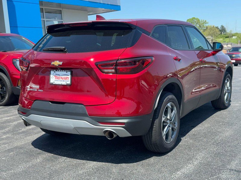 Used 2025 Chevrolet Blazer LT AWD/4WD image 3