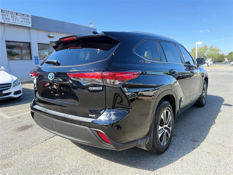 Used 2023 Toyota Highlander XLE FWD image 6