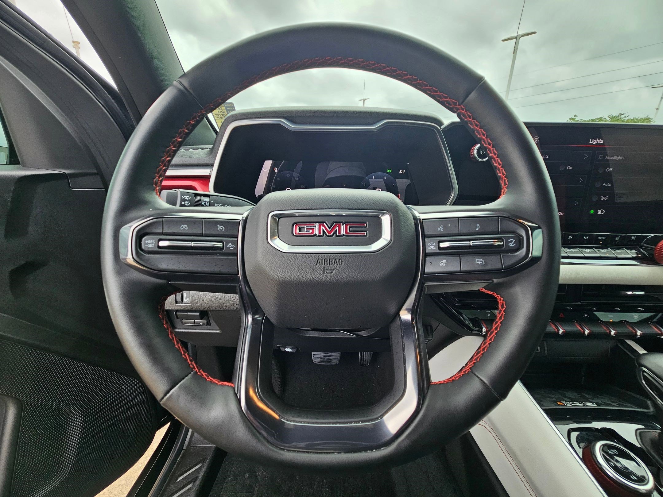 Used 2025 GMC Canyon AT4 w/ AT4X Package image 16