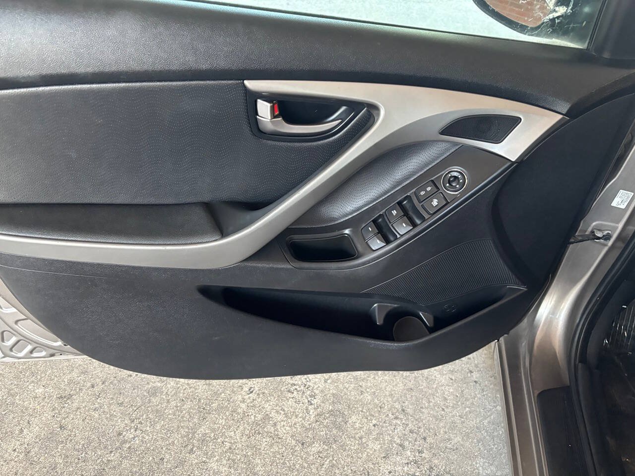 Used 2012 Hyundai Elantra Limited FWD image 12