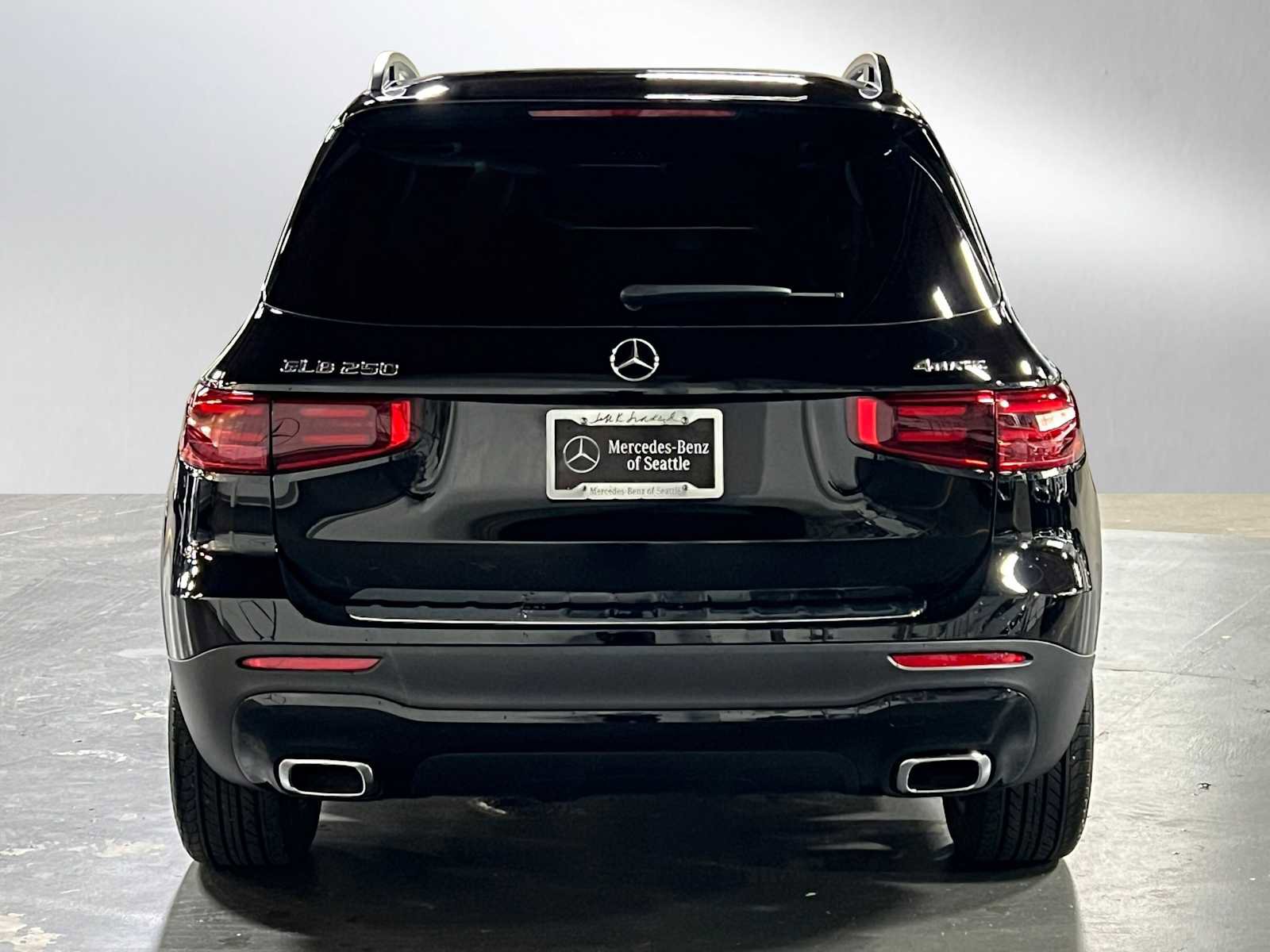 Used 2026 Mercedes-Benz GLB 250 4MATIC image 4