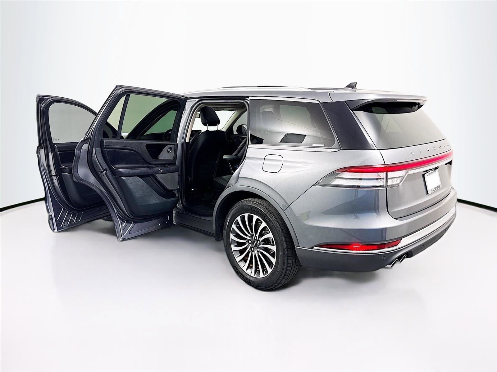 Used 2023 Lincoln Aviator Reserve image 44