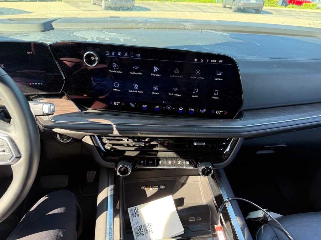 Used 2025 Chevrolet Suburban Z71 AWD/4WD image 9