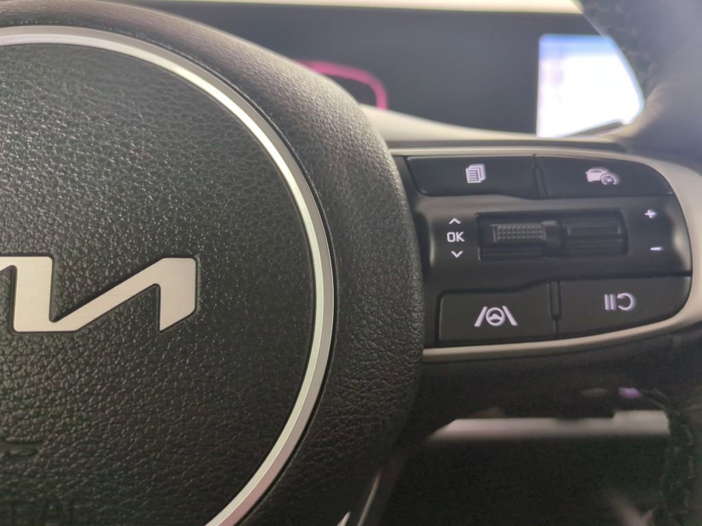 Used 2024 Kia Sportage EX image 32