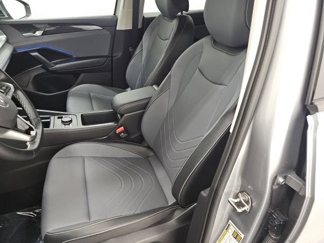 Used 2025 Volkswagen Tiguan SE AWD/4WD image 15