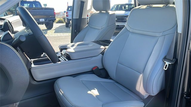 New 2025 Ford Expedition Active image 15