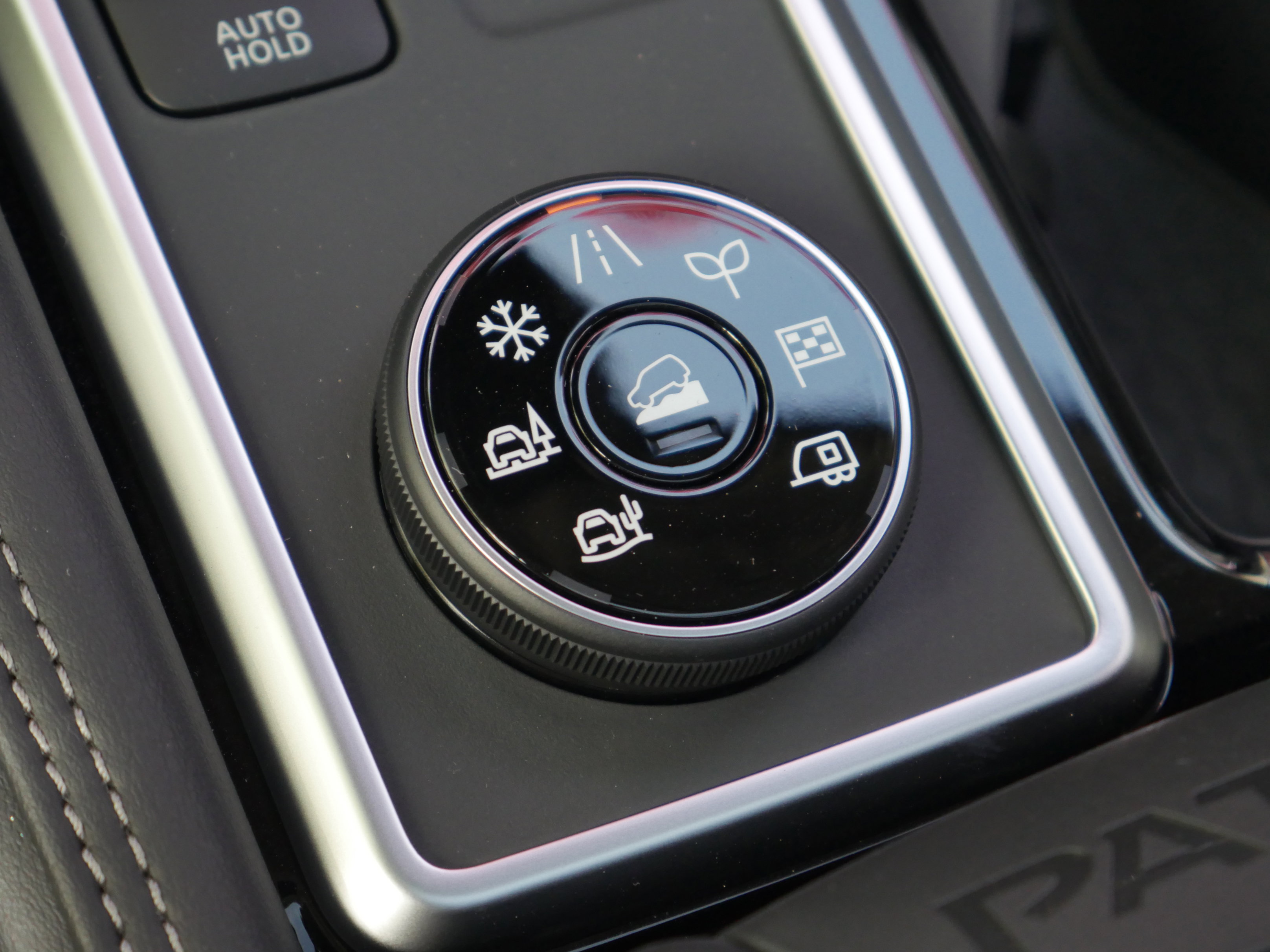 New 2026 Nissan Pathfinder Platinum AWD/4WD image 17