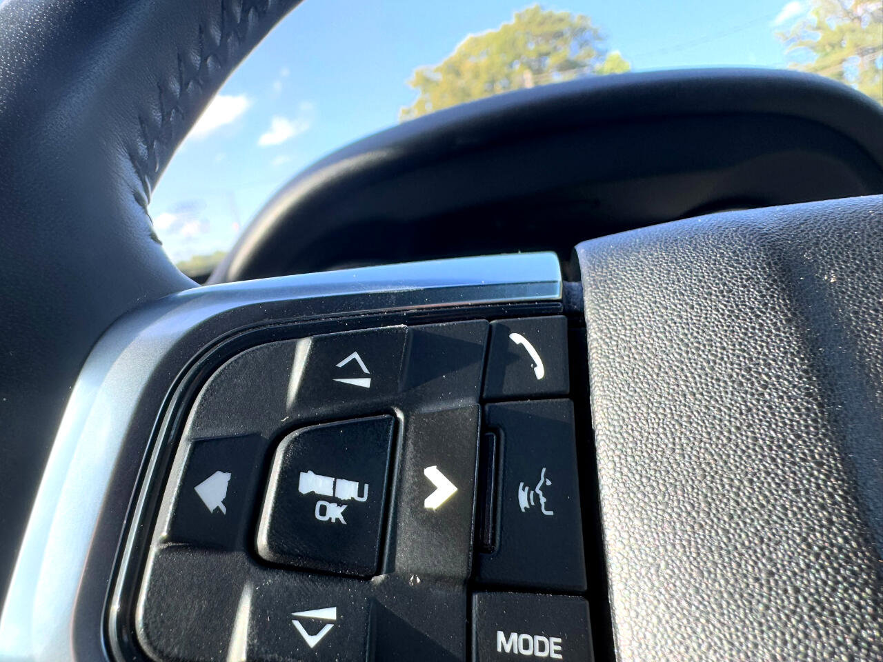 Used 2018 Land Rover Discovery Sport HSE image 13