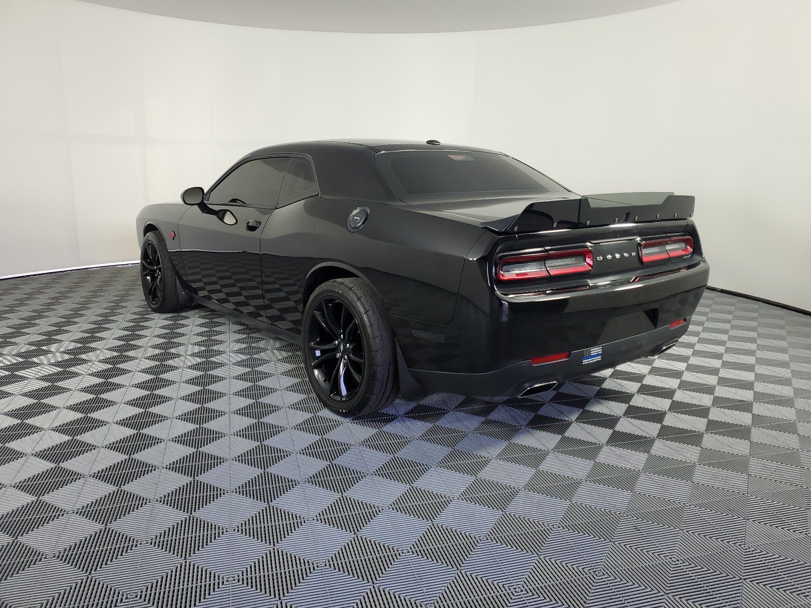 Used 2018 Dodge Challenger SXT w/ Blacktop Package RWD image 5