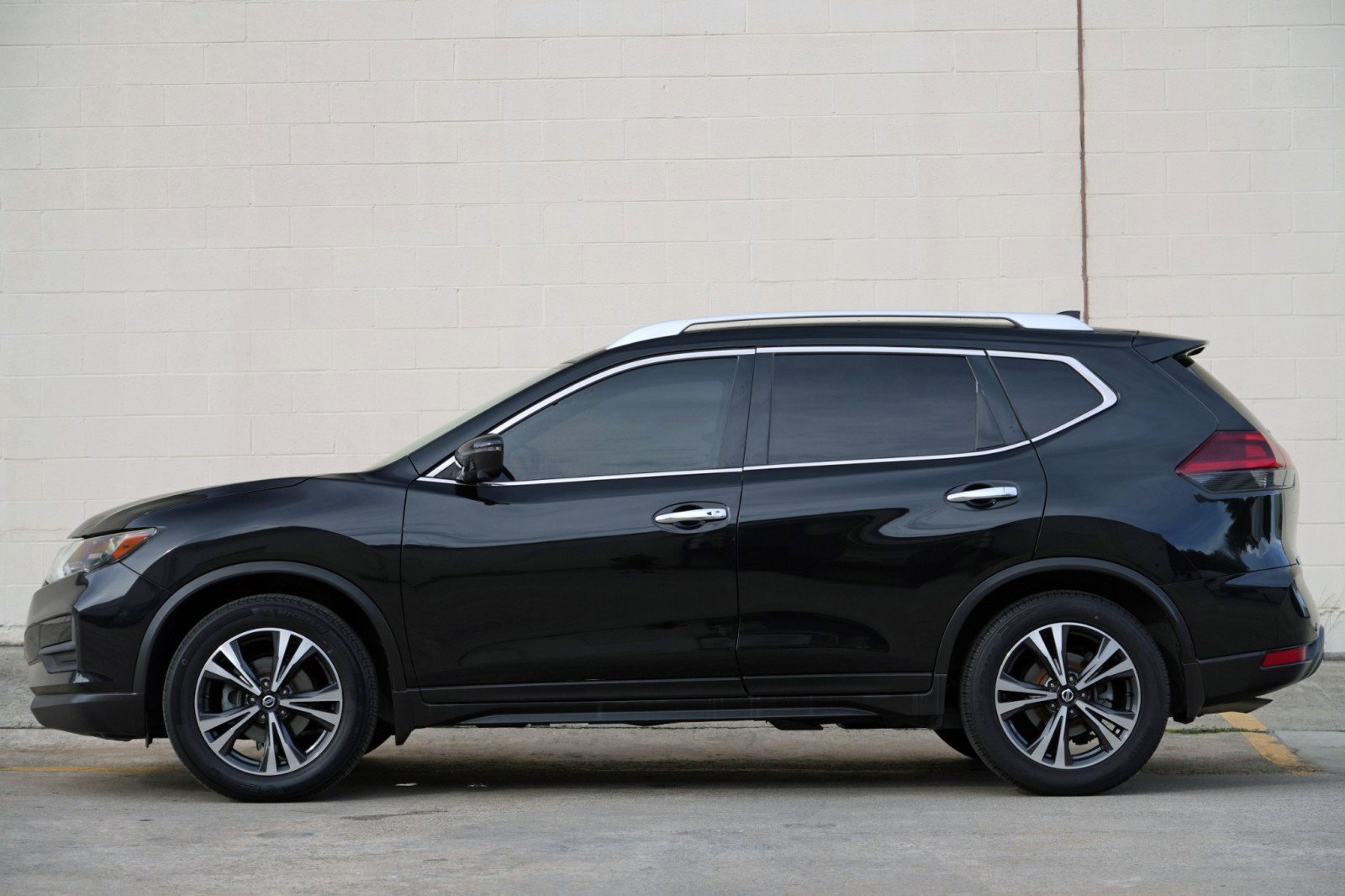 Used 2019 Nissan Rogue SV w/ Premium Package FWD image 8