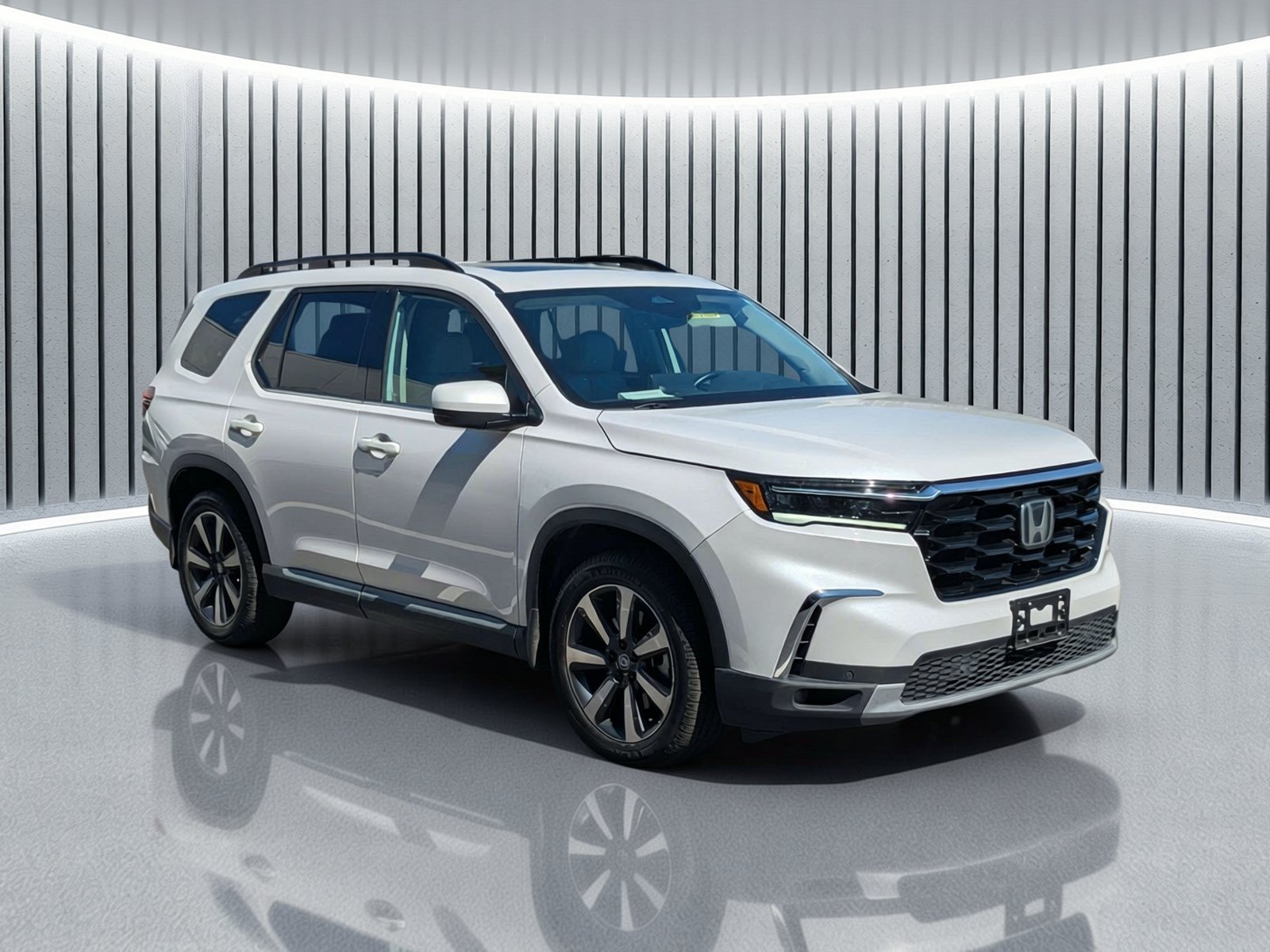 Certified 2023 Honda Pilot Touring image 2