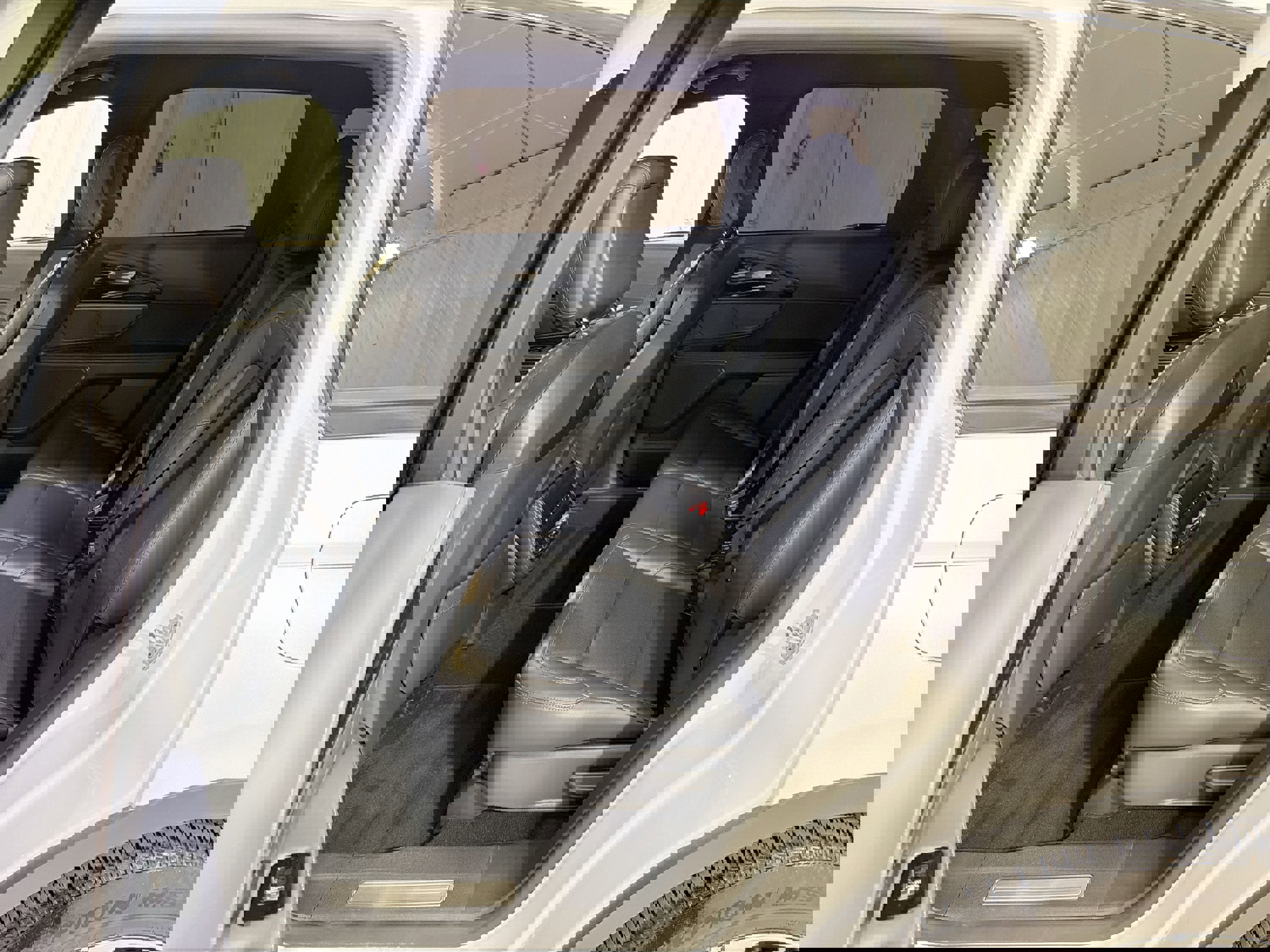 Used 2025 Lincoln Nautilus Premier w/ Jet Appearance Package image 24