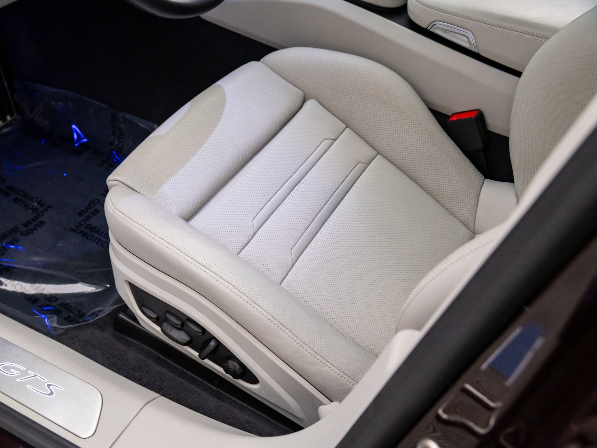 Certified 2023 Porsche Panamera GTS image 17