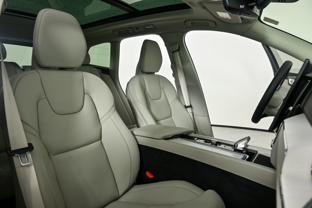 New 2026 Volvo XC60 B5 Ultra w/ Protection Package Premier image 23