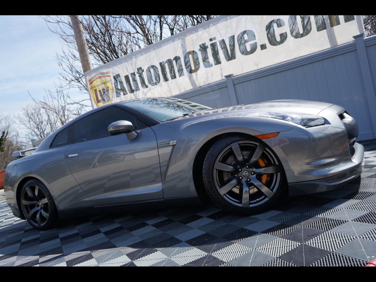 Used 2010 Nissan GT-R Premium image 1