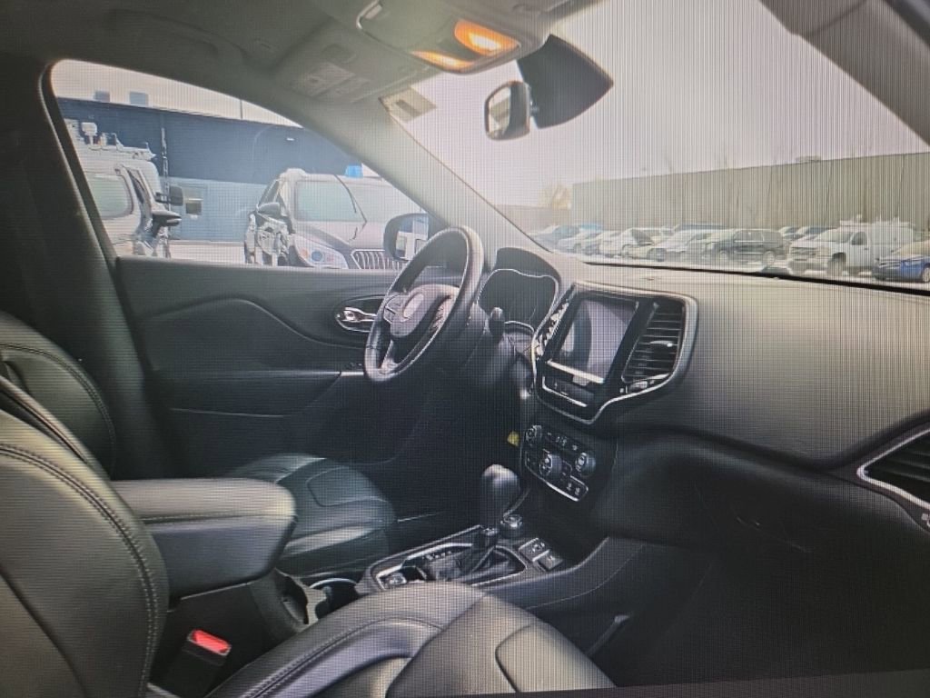 Used 2019 Jeep Cherokee Limited image 7