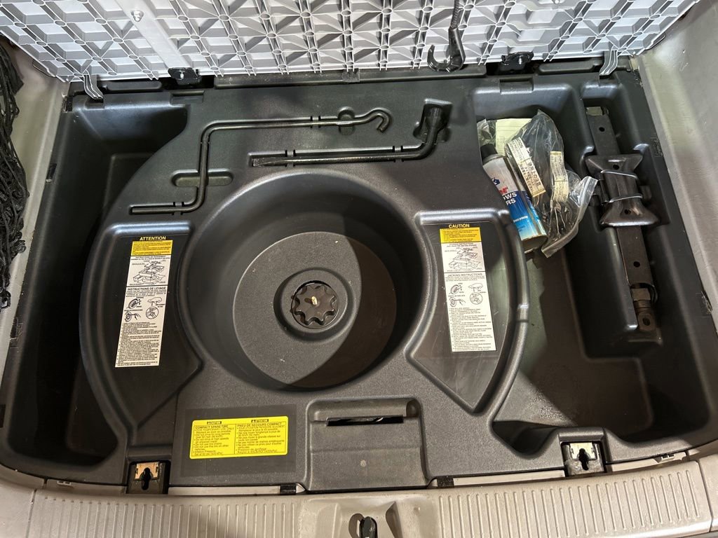 Used 2005 Pontiac Vibe AWD image 9