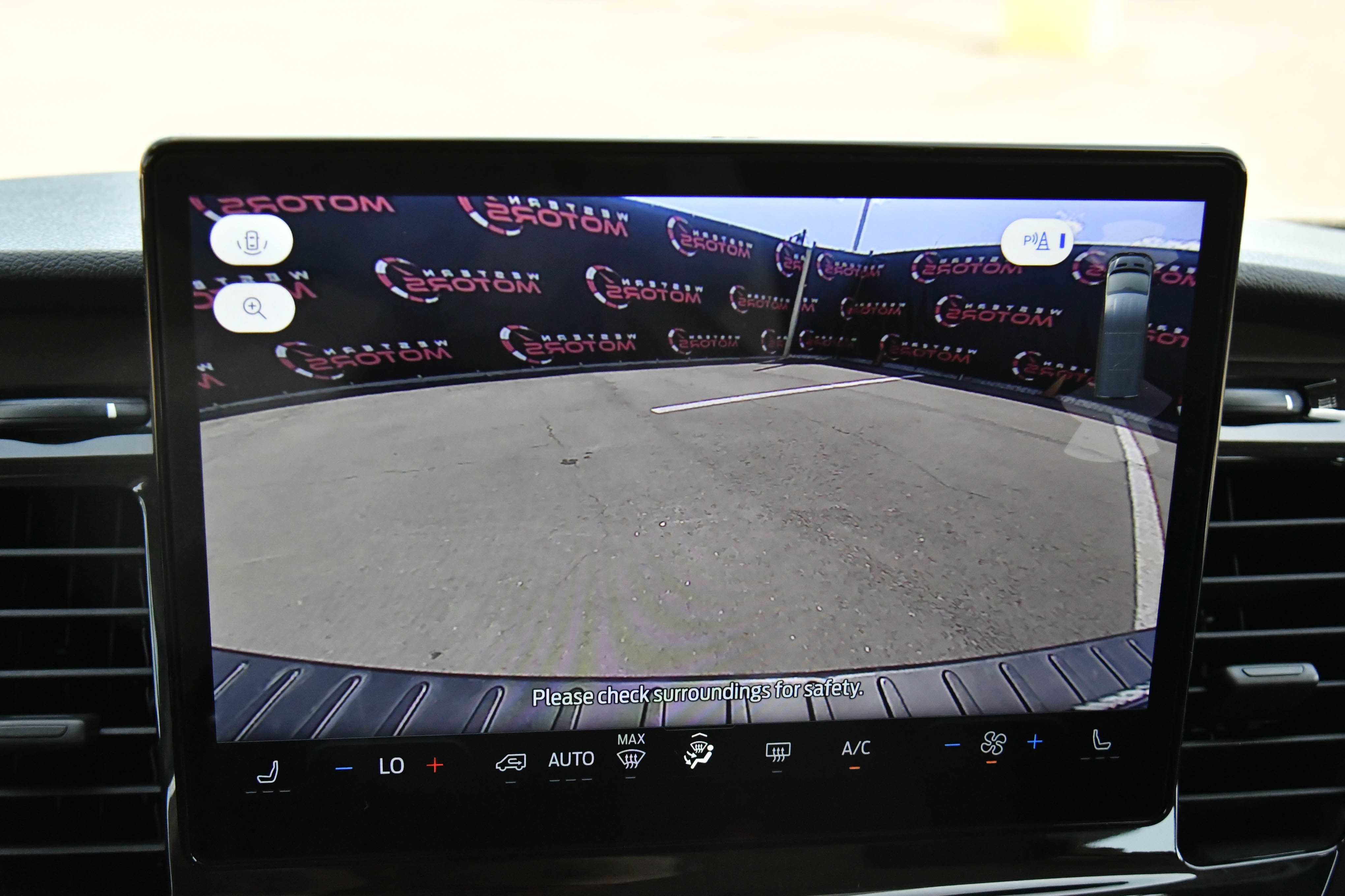 Used 2023 Ford Transit 350 XLT RWD image 19