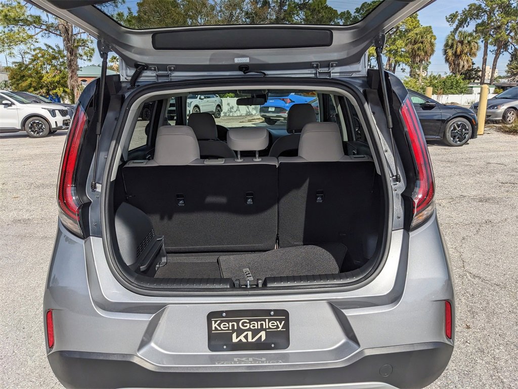 Certified 2025 Kia Soul LX image 13
