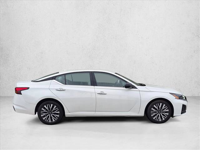 Used 2025 Nissan Altima 2.5 SV FWD image 4