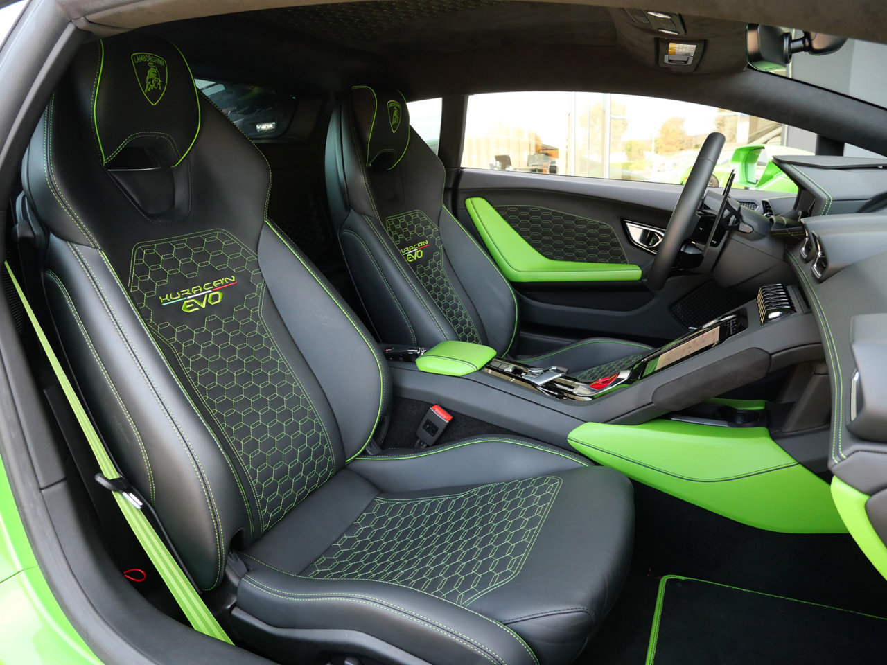 Used 2021 Lamborghini Huracan EVO RWD image 8