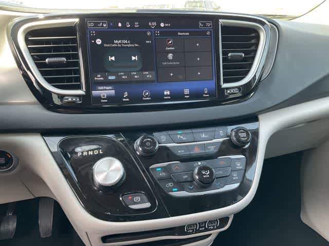 Used 2023 Chrysler Pacifica Touring-L FWD image 20