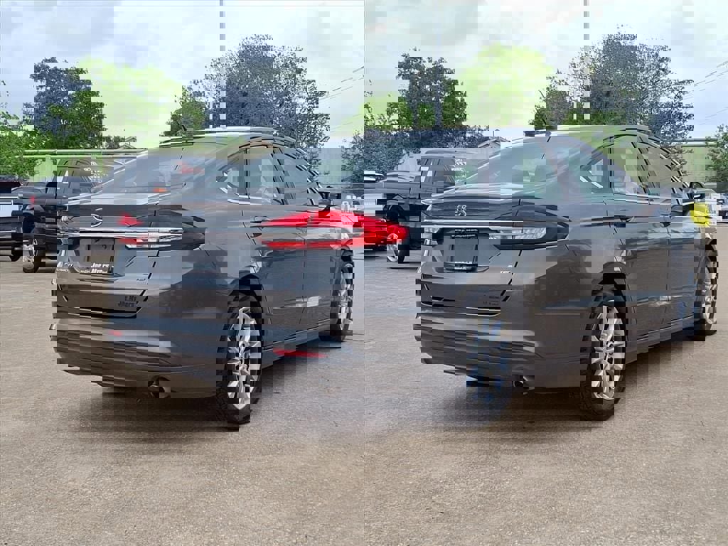 Used 2017 Ford Fusion SE image 8