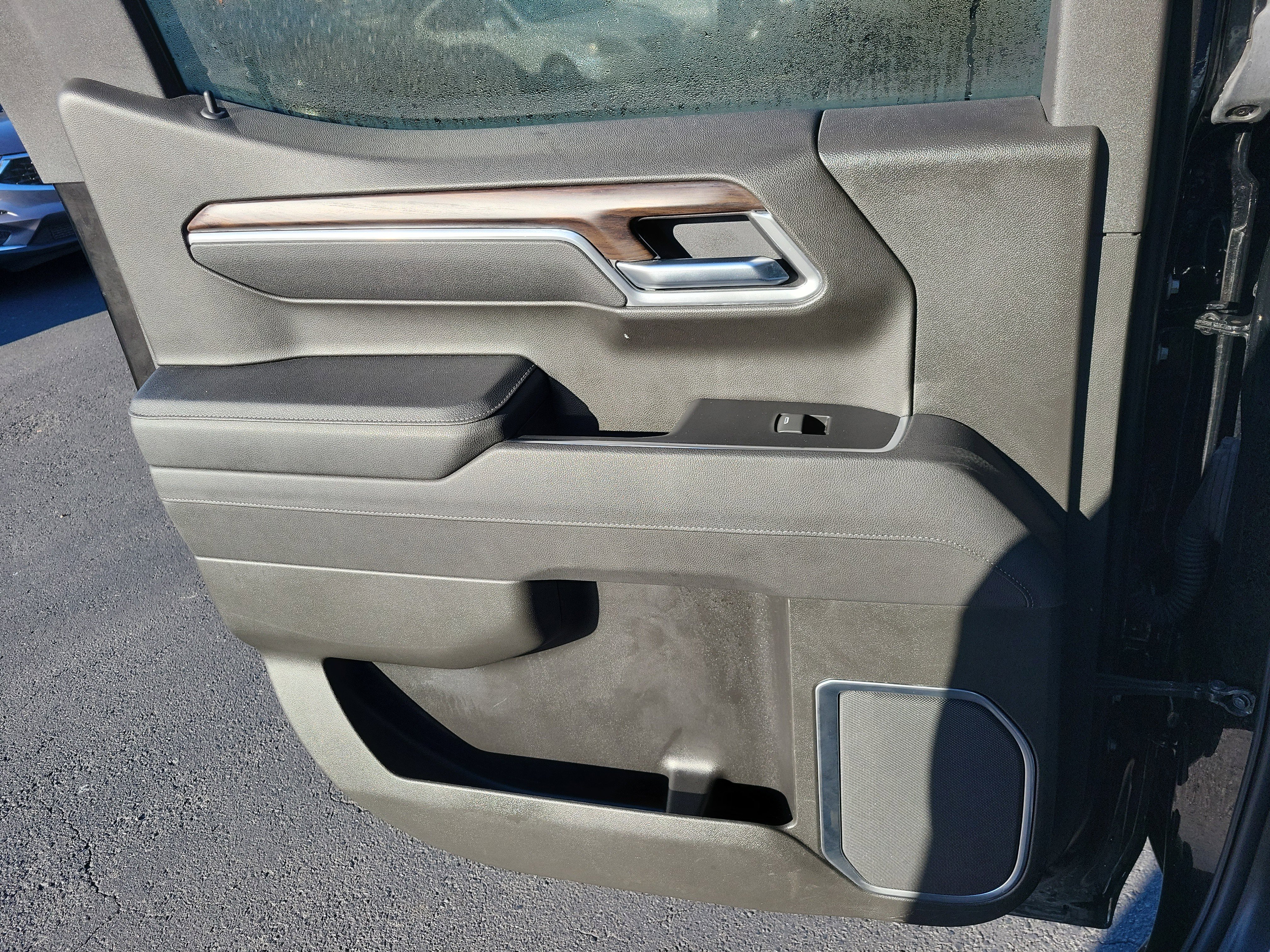 Used 2025 GMC Sierra 1500 SLT image 17