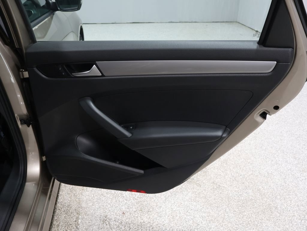 Used 2015 Volkswagen Passat 1.8T S image 20