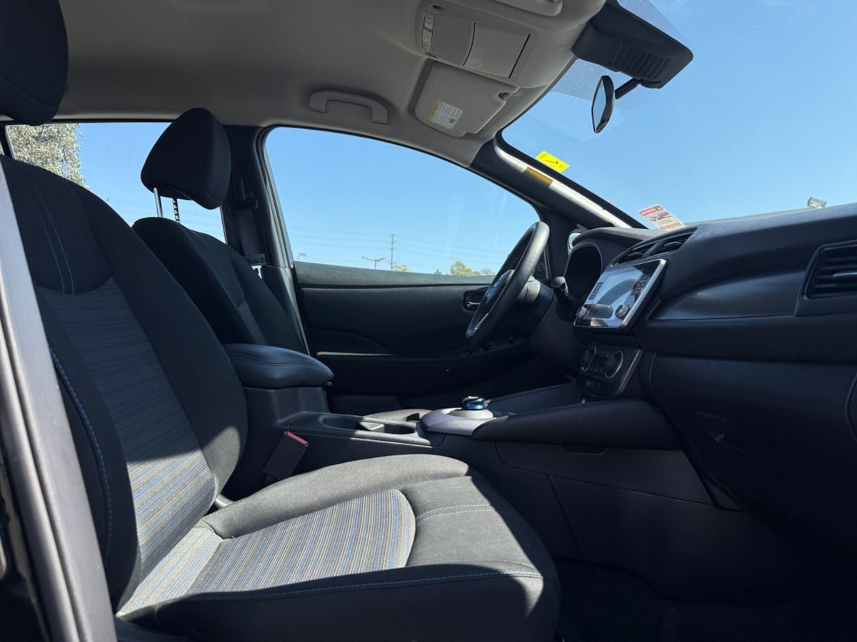 Used 2025 Nissan Leaf S FWD image 17